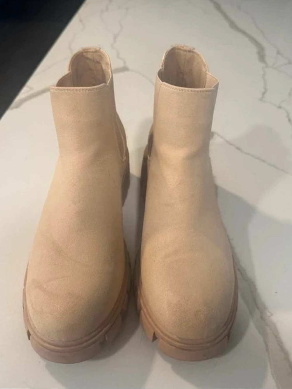 SHEIN Tan Chunky Chelsea Boots – Women’s Size 9 – Never Worn